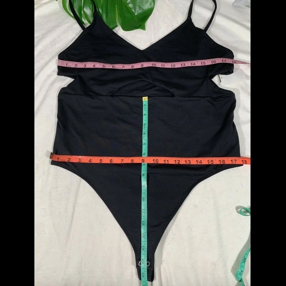 NEW $140 Good American Front Cutout V-neck Camisole Thong Bodysuit in Black SZ 5 - Picture 12 of 12